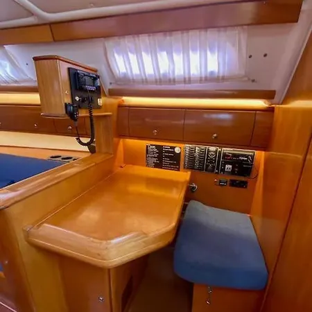 - Wind - Comodo Velero En Båthotell *